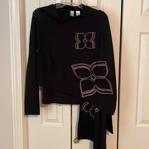 Wrap sweater black with flowers and undershirt Size S/M
